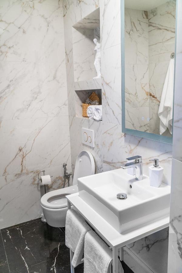 9 Nine - Luxury Apartments & Suites Belgrad Exteriör bild